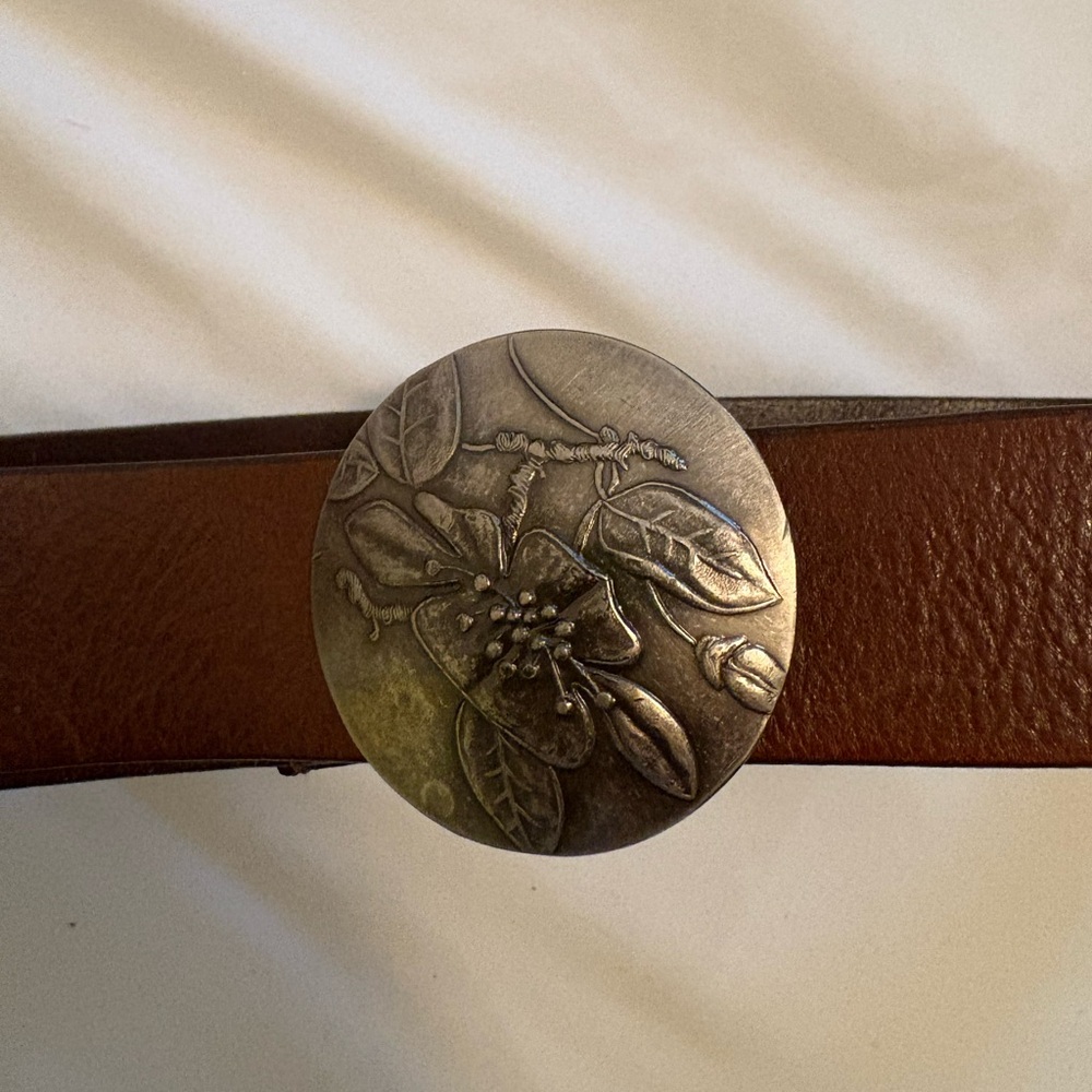 🚫SOLD🚫 J. CREW genuine leather silver buckle belt - Picture 3 of 5